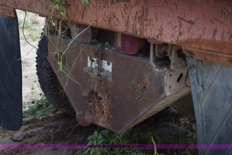 image for item K6075 1991 Ford F700 dump truck