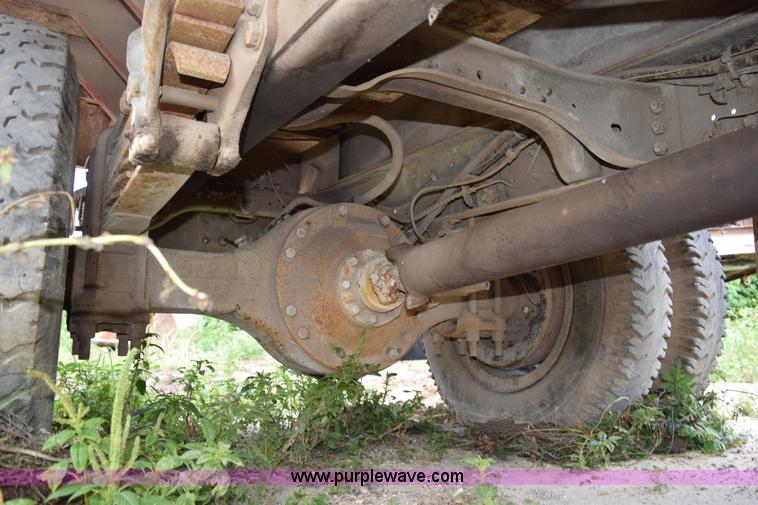 image for item K6075 1991 Ford F700 dump truck