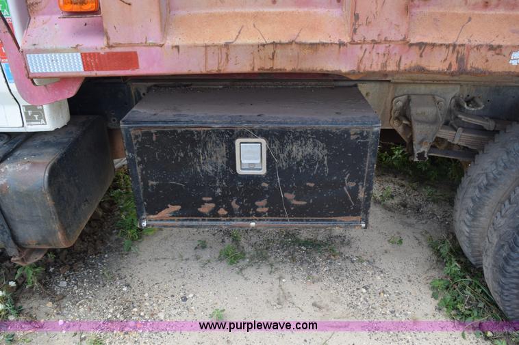 image for item K6075 1991 Ford F700 dump truck