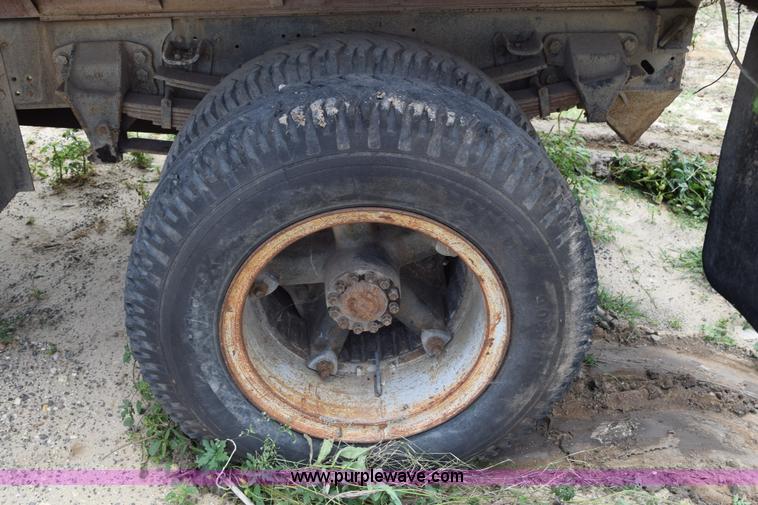 image for item K6075 1991 Ford F700 dump truck