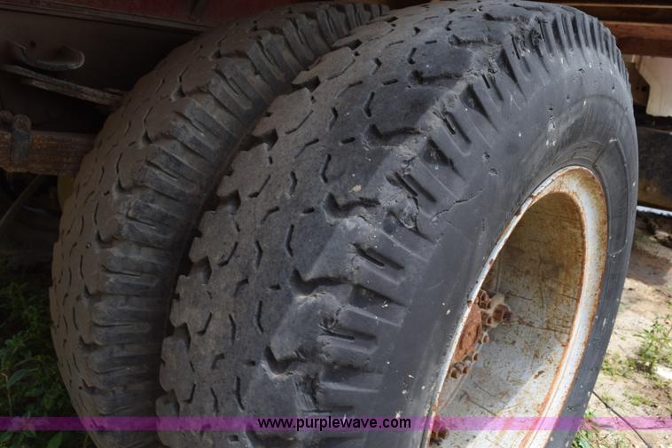 image for item K6075 1991 Ford F700 dump truck