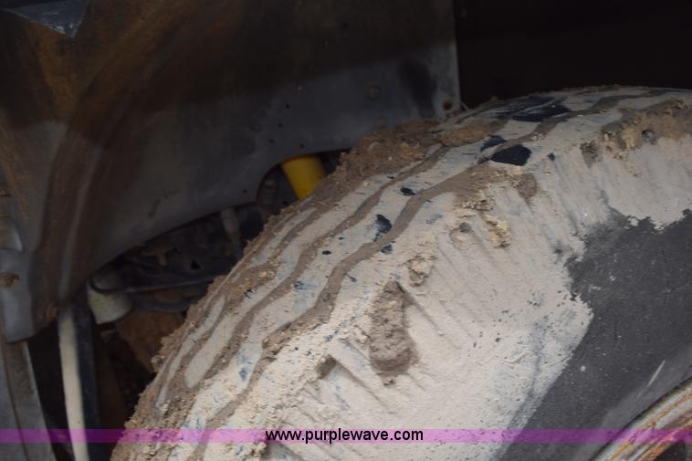 image for item K6075 1991 Ford F700 dump truck