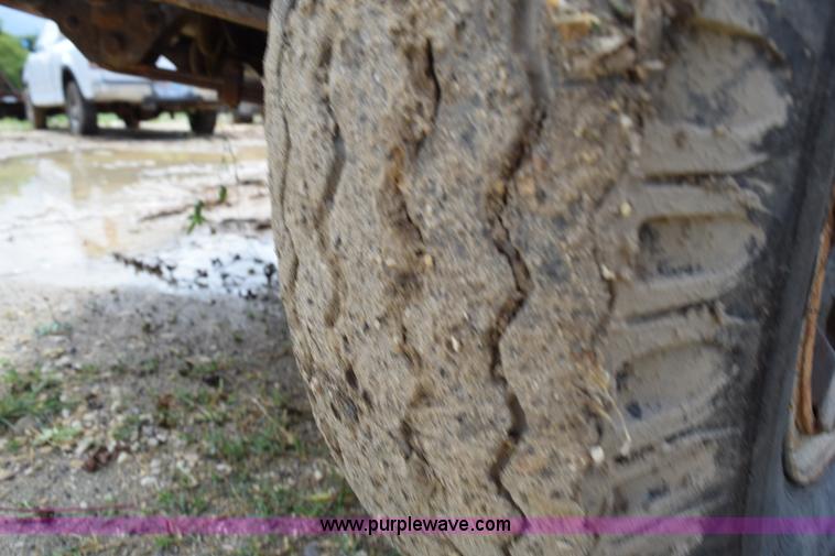 image for item K6075 1991 Ford F700 dump truck