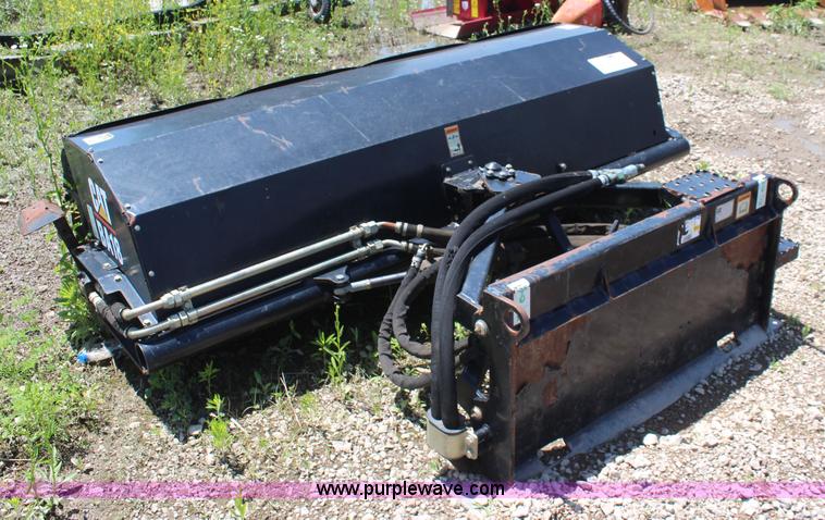 image for item K6998 2006 Caterpillar BA18 skid steer broom