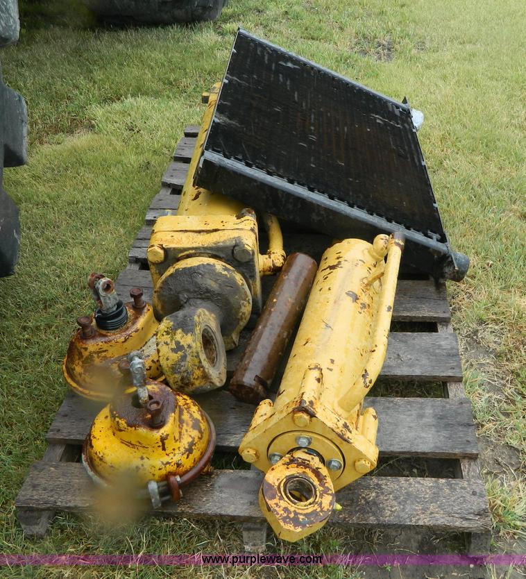 image for item K8116 Michigan 275B wheel loader