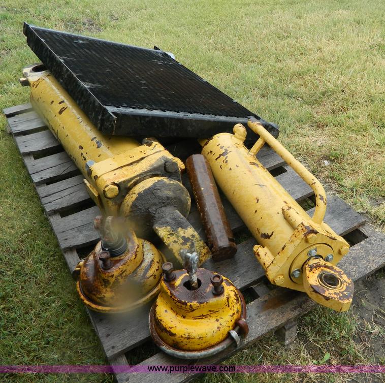 image for item K8116 Michigan 275B wheel loader