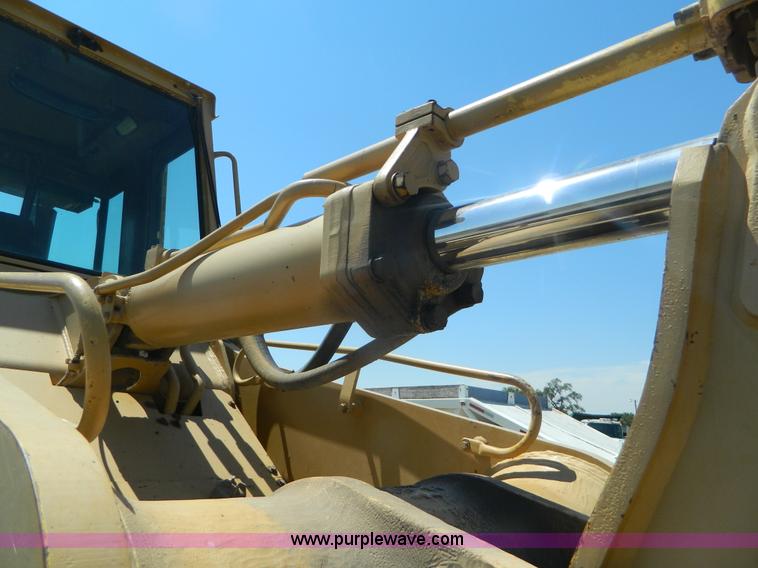 image for item K8122 1993 Caterpillar 963 track loader