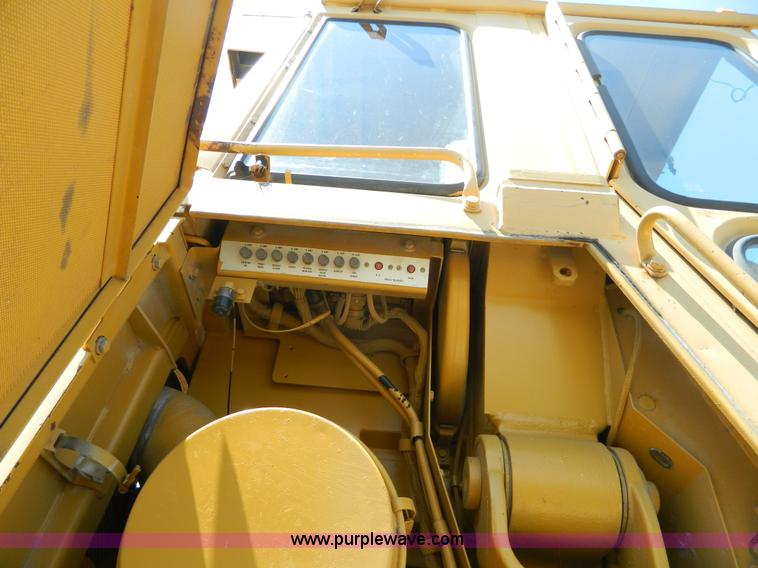 image for item K8122 1993 Caterpillar 963 track loader