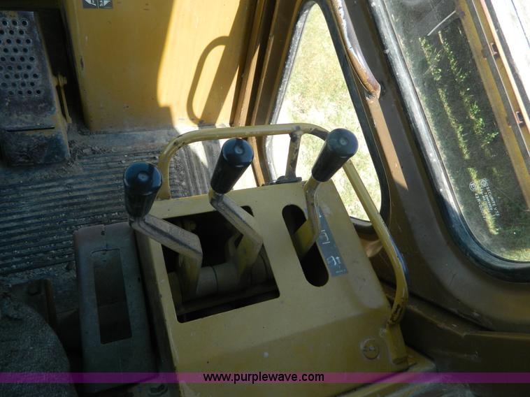 image for item K8122 1993 Caterpillar 963 track loader