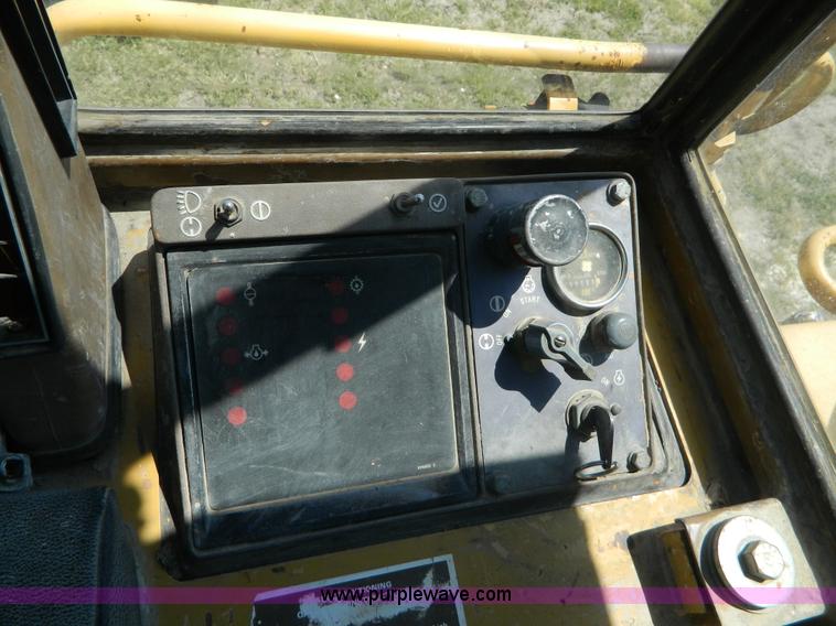 image for item K8122 1993 Caterpillar 963 track loader