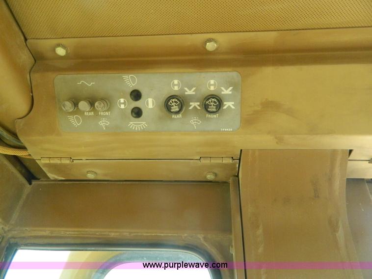 image for item K8122 1993 Caterpillar 963 track loader