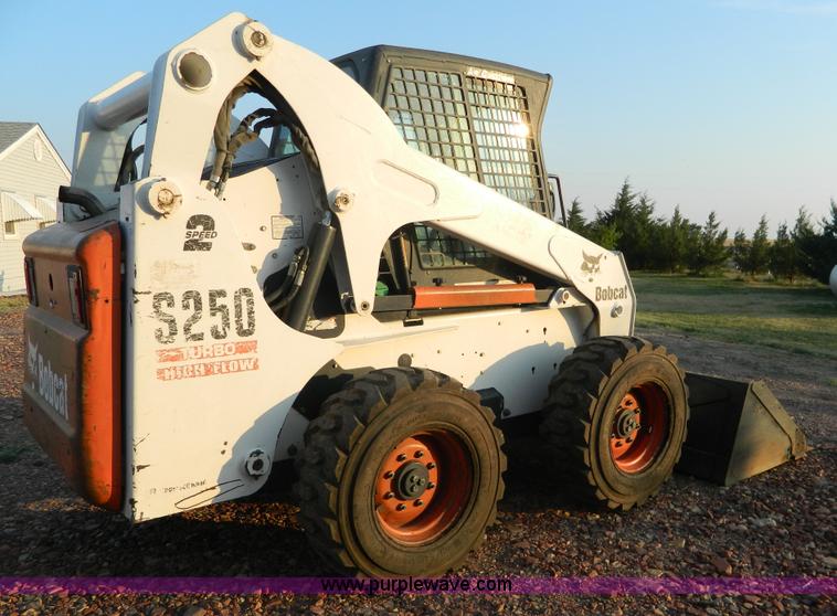 image for item K8135 2003 Bobcat S250 skid steer