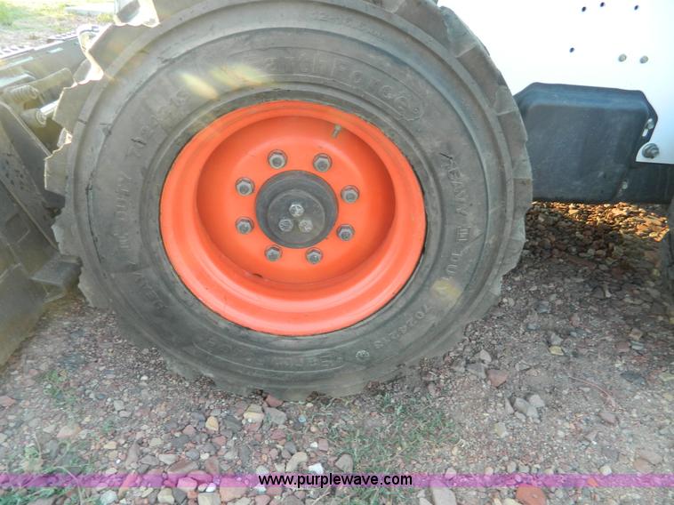 image for item K8135 2003 Bobcat S250 skid steer