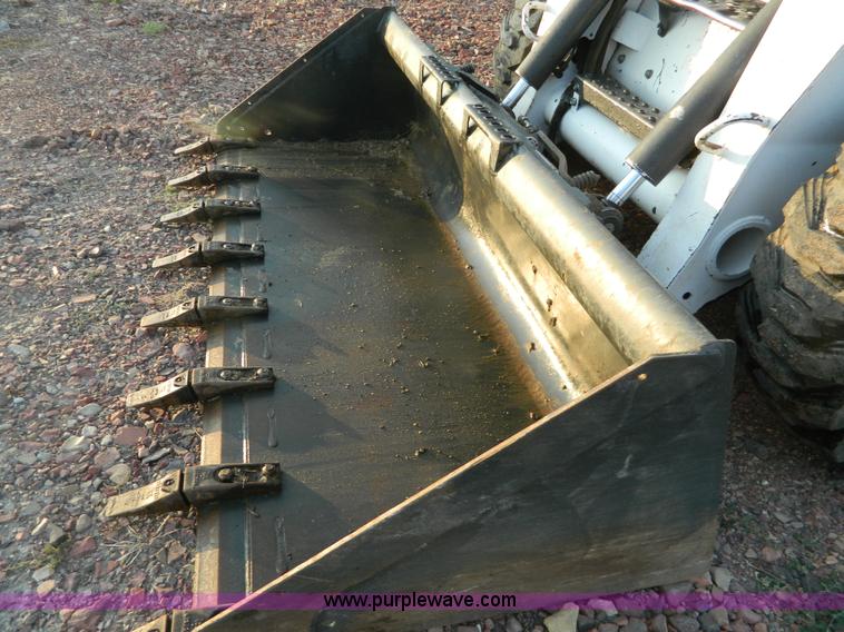 image for item K8135 2003 Bobcat S250 skid steer