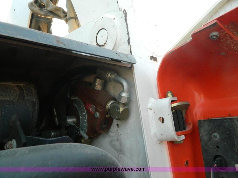 image for item K8135 2003 Bobcat S250 skid steer