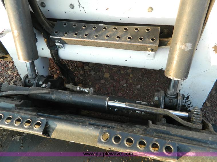 image for item K8135 2003 Bobcat S250 skid steer