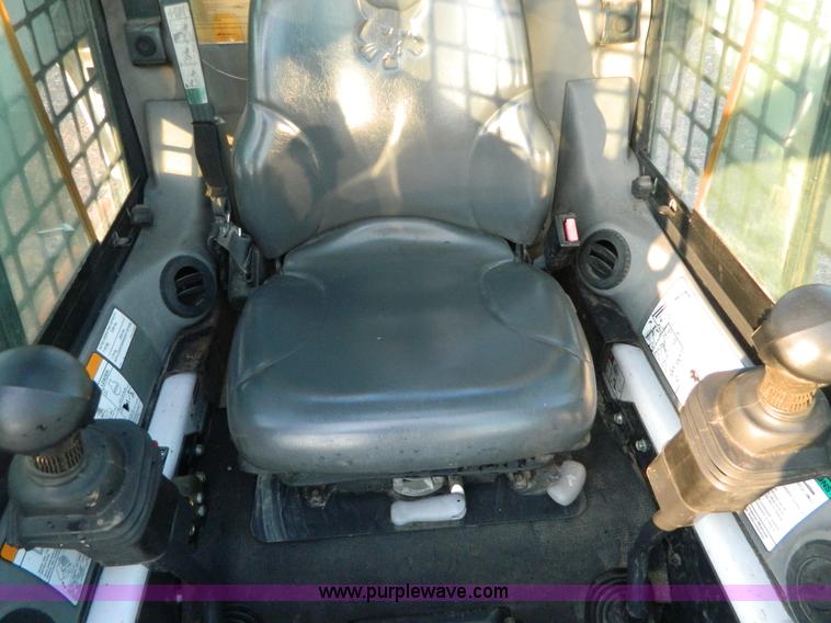 image for item K8135 2003 Bobcat S250 skid steer