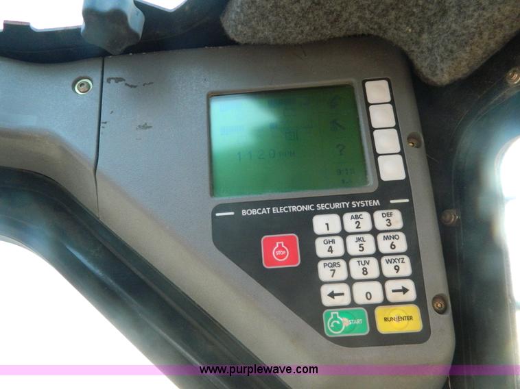 image for item K8135 2003 Bobcat S250 skid steer