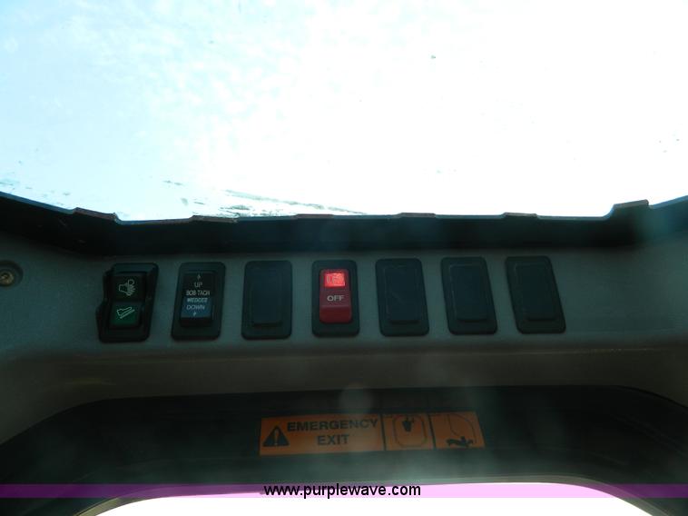 image for item K8135 2003 Bobcat S250 skid steer