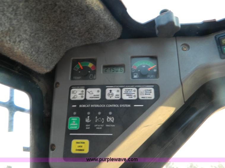image for item K8135 2003 Bobcat S250 skid steer