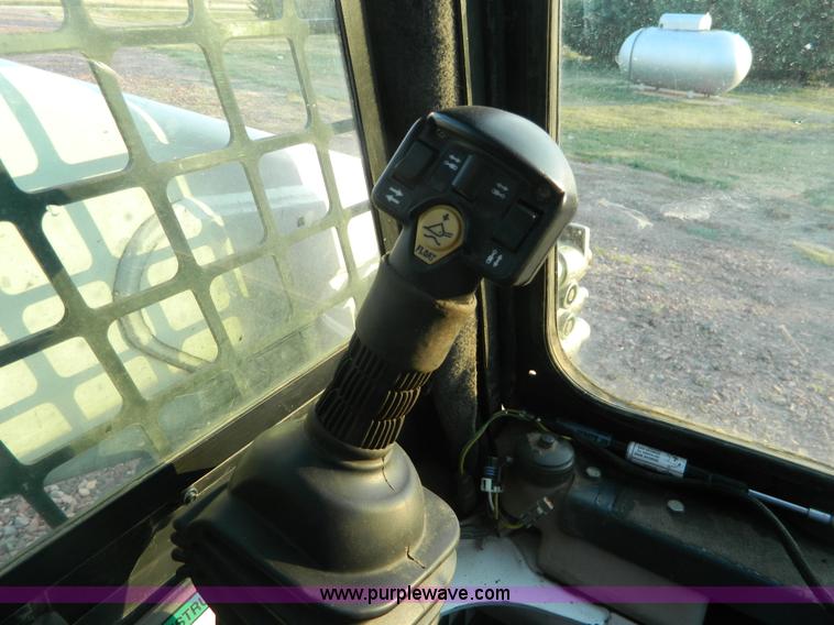 image for item K8135 2003 Bobcat S250 skid steer