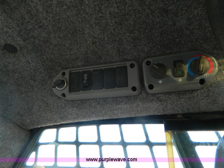 image for item K8135 2003 Bobcat S250 skid steer