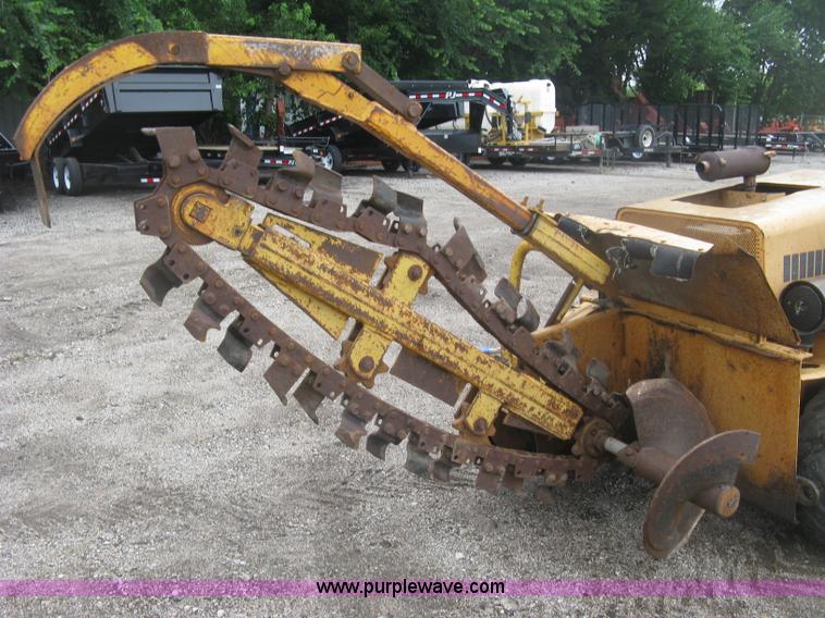 image for item K8681 1985 Case 30+4 trencher