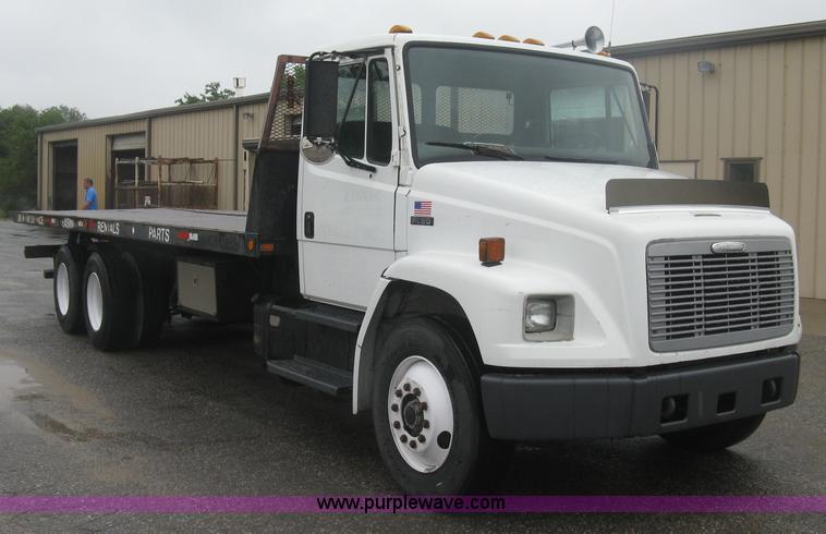 image for item K8688 1997 Freightliner FL80 rollback truck