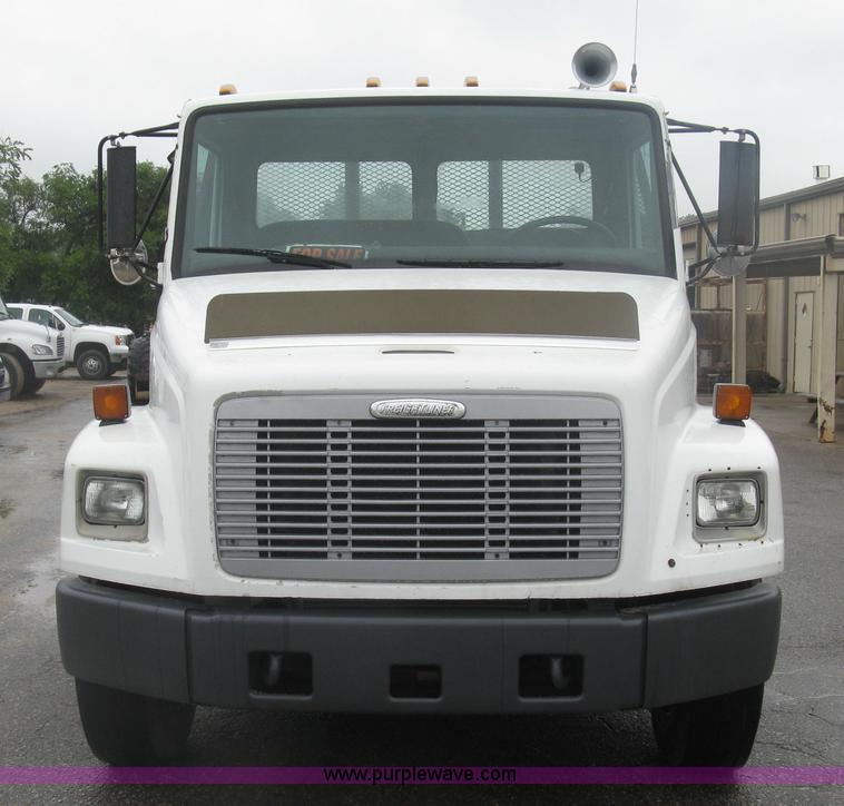 image for item K8688 1997 Freightliner FL80 rollback truck
