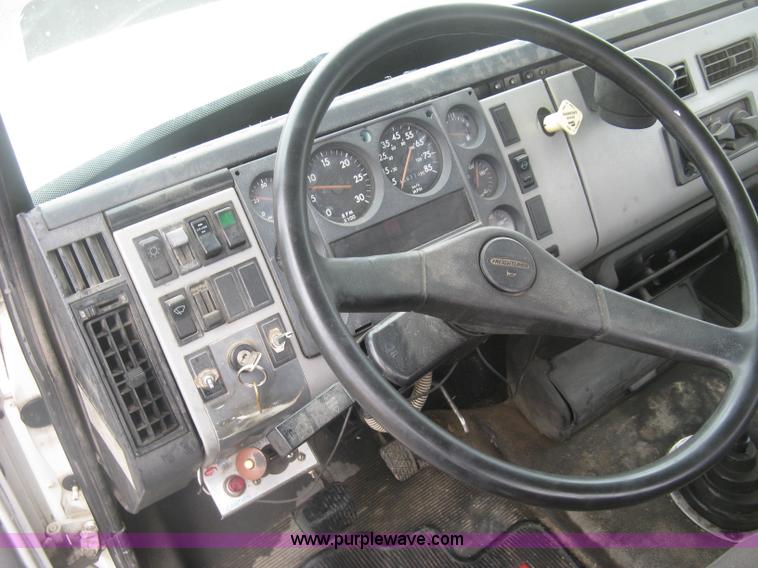 image for item K8688 1997 Freightliner FL80 rollback truck