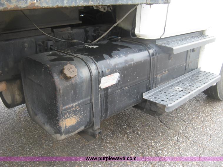 image for item K8688 1997 Freightliner FL80 rollback truck