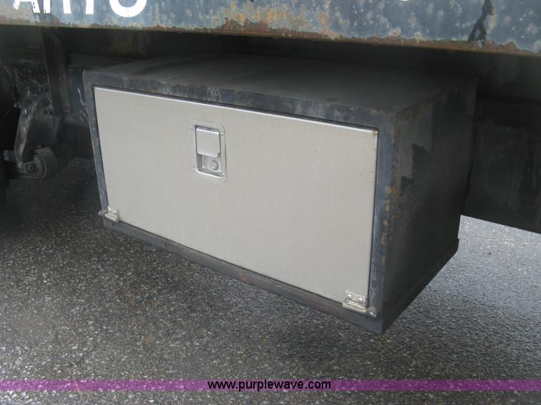 image for item K8688 1997 Freightliner FL80 rollback truck