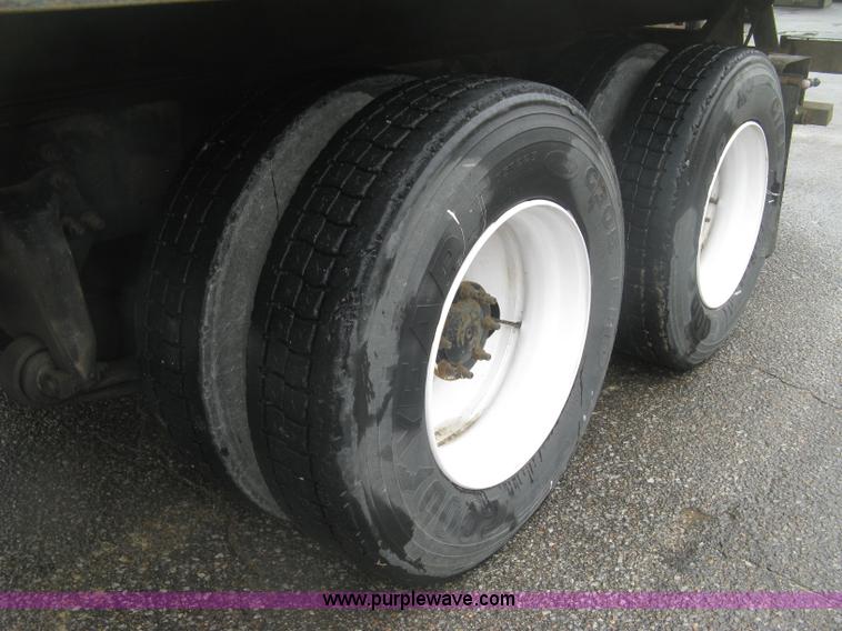 image for item K8688 1997 Freightliner FL80 rollback truck
