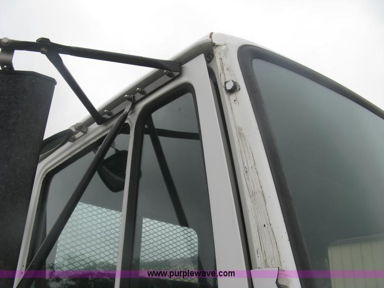 image for item K8688 1997 Freightliner FL80 rollback truck