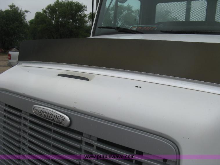 image for item K8688 1997 Freightliner FL80 rollback truck