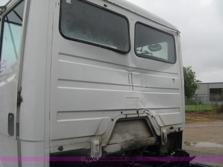 image for item K8688 1997 Freightliner FL80 rollback truck