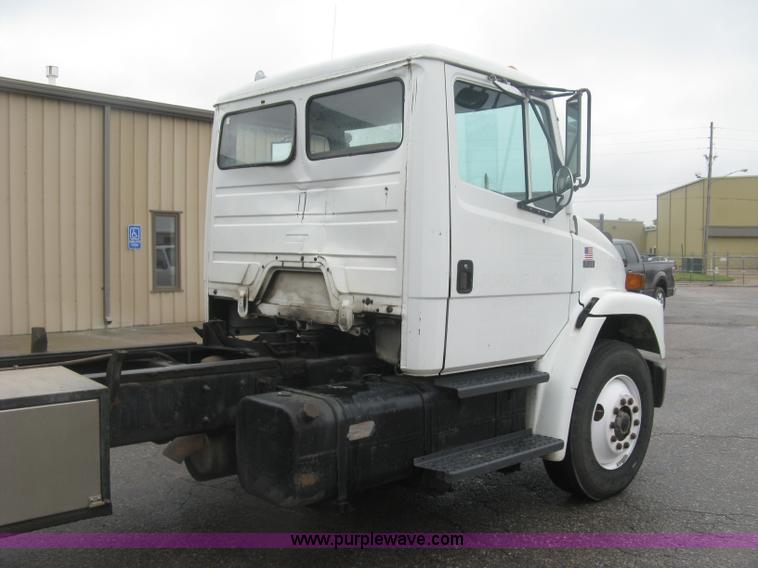 image for item K8688 1997 Freightliner FL80 rollback truck