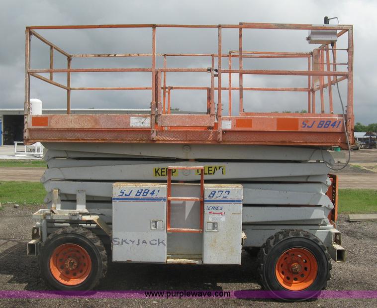 image for item K8689 1999 Sky Jack SJ8841A scissor lift