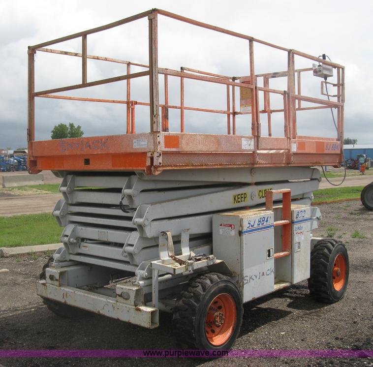 image for item K8689 1999 Sky Jack SJ8841A scissor lift