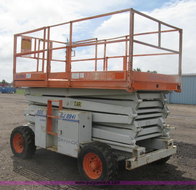 image for item K8689 1999 Sky Jack SJ8841A scissor lift