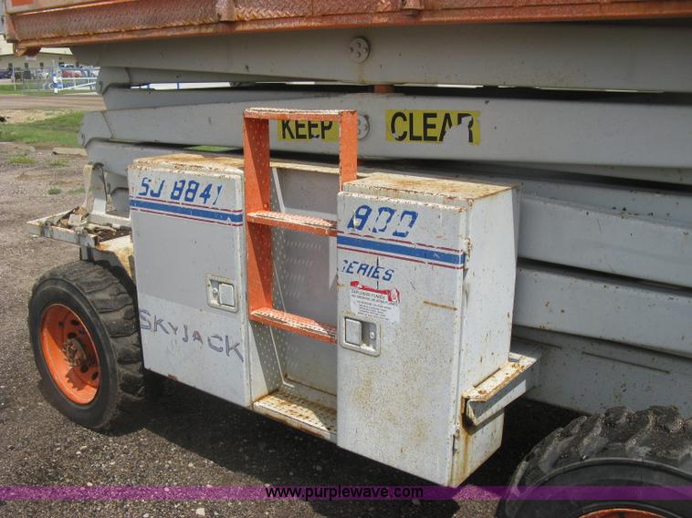 image for item K8689 1999 Sky Jack SJ8841A scissor lift