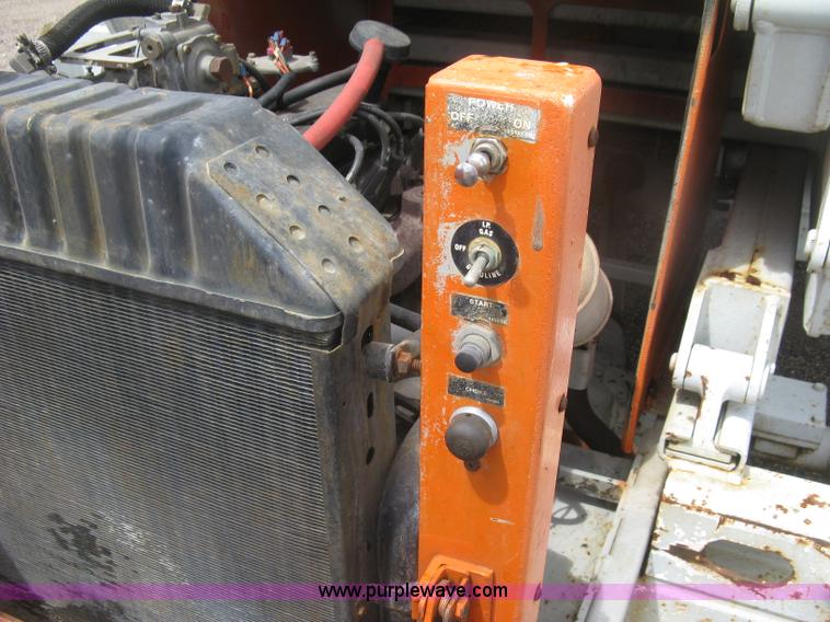 image for item K8689 1999 Sky Jack SJ8841A scissor lift