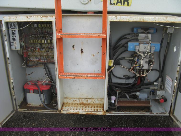 image for item K8689 1999 Sky Jack SJ8841A scissor lift