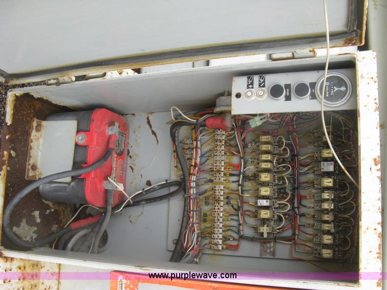 image for item K8689 1999 Sky Jack SJ8841A scissor lift