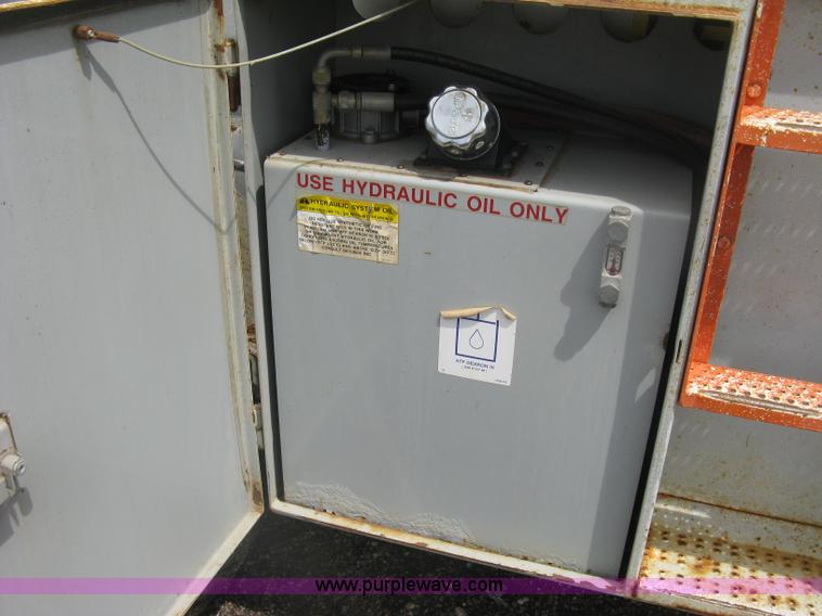 image for item K8689 1999 Sky Jack SJ8841A scissor lift