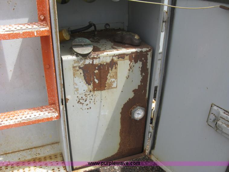 image for item K8689 1999 Sky Jack SJ8841A scissor lift