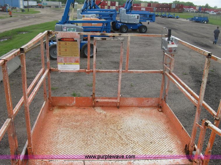 image for item K8689 1999 Sky Jack SJ8841A scissor lift