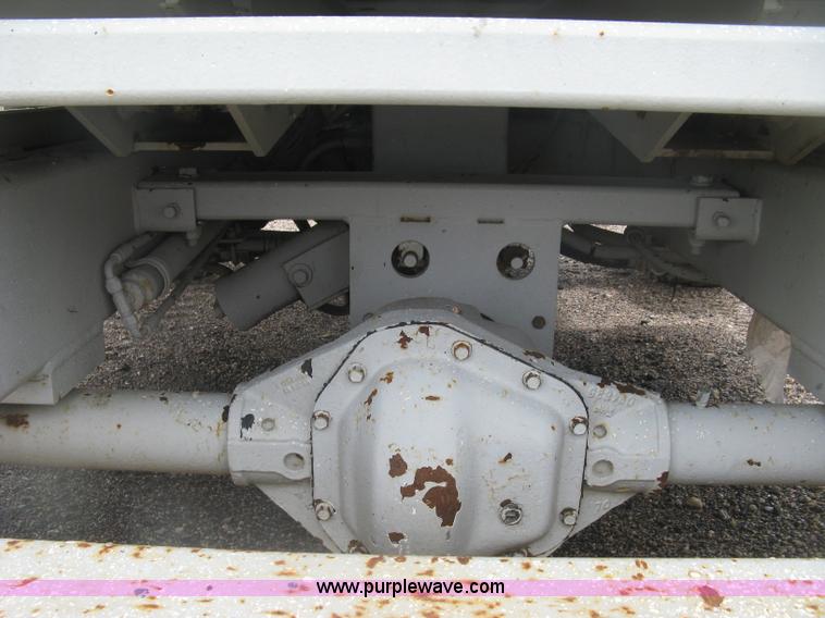 image for item K8689 1999 Sky Jack SJ8841A scissor lift