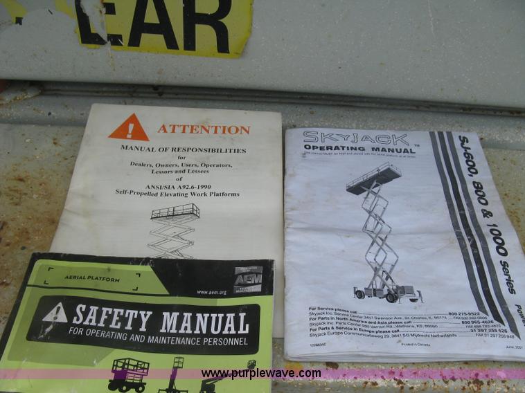 image for item K8689 1999 Sky Jack SJ8841A scissor lift