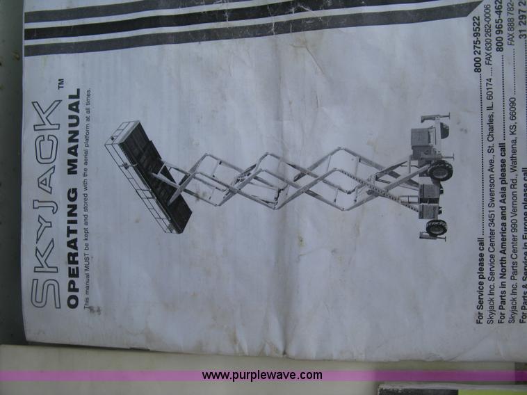 image for item K8689 1999 Sky Jack SJ8841A scissor lift